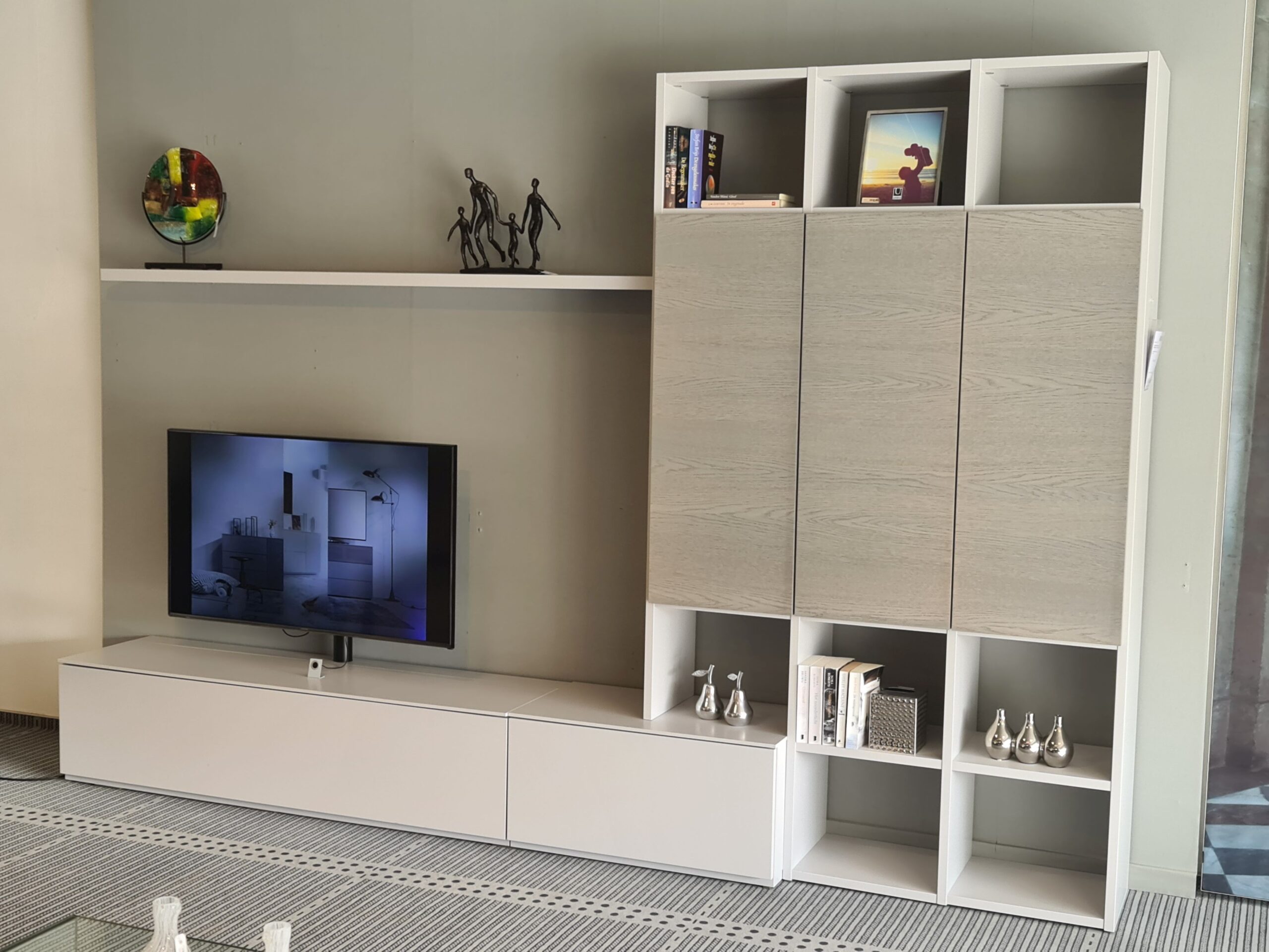 Cubo/ Focus wandmeubel met TV- oplossing "Sudbrock"