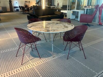 Glossy 4584 ronde eetkamertafel en Smatrik 5834 eetkamerstoel set/5 "Kartell"