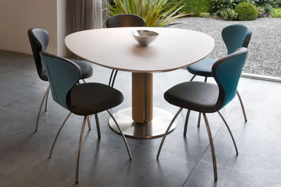 Rikki eetkamerstoel en Steely tafel