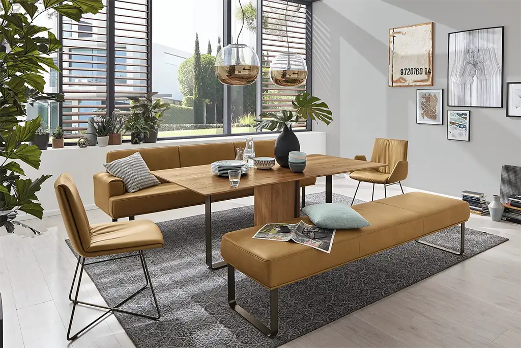 T 2050 eettafel en MR 2050 eetbank geel