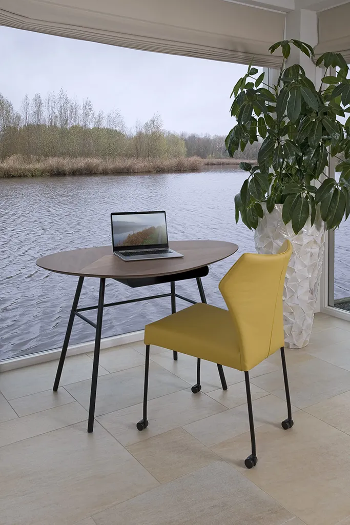 Fly eetkamerstoel met wieltjes en Twinny bureautafeltje